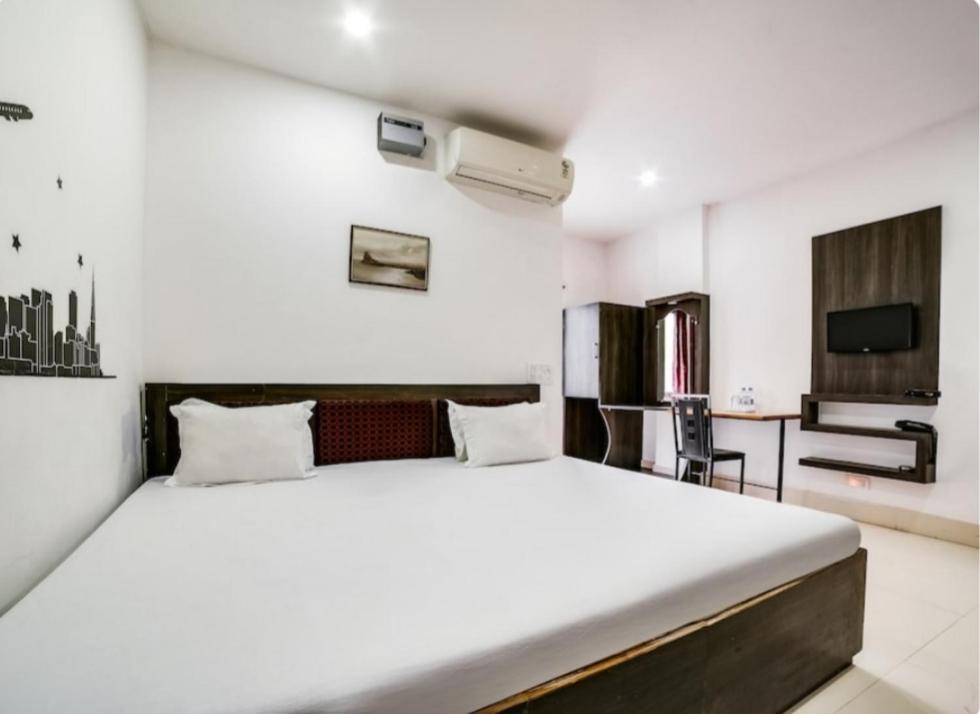 Hotel Executive Inn Hailakandi Bagian luar foto