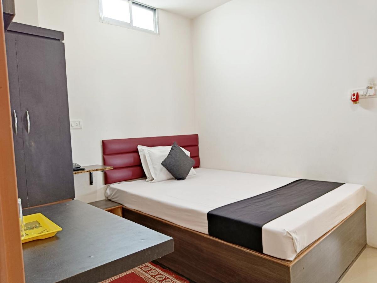Hotel Executive Inn Hailakandi Bagian luar foto