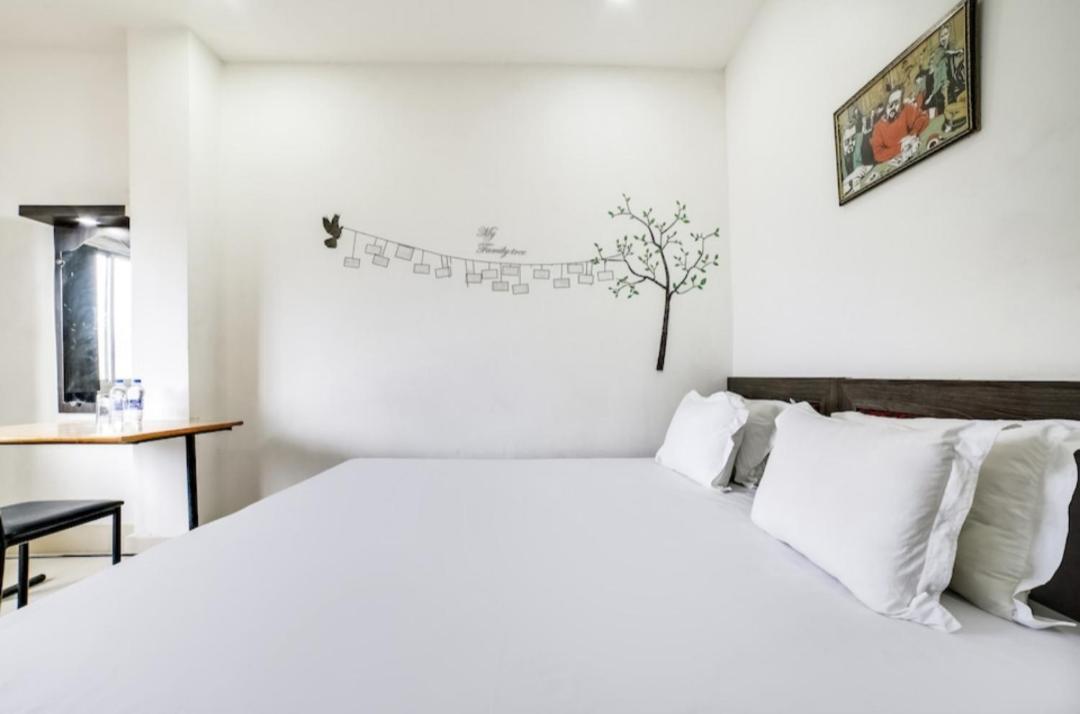 Hotel Executive Inn Hailakandi Bagian luar foto