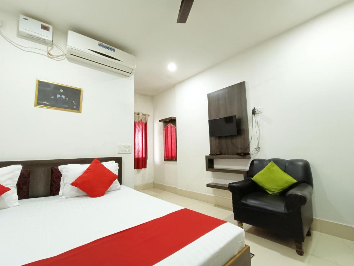 Hotel Executive Inn Hailakandi Bagian luar foto