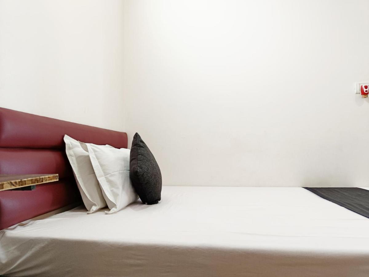 Hotel Executive Inn Hailakandi Bagian luar foto