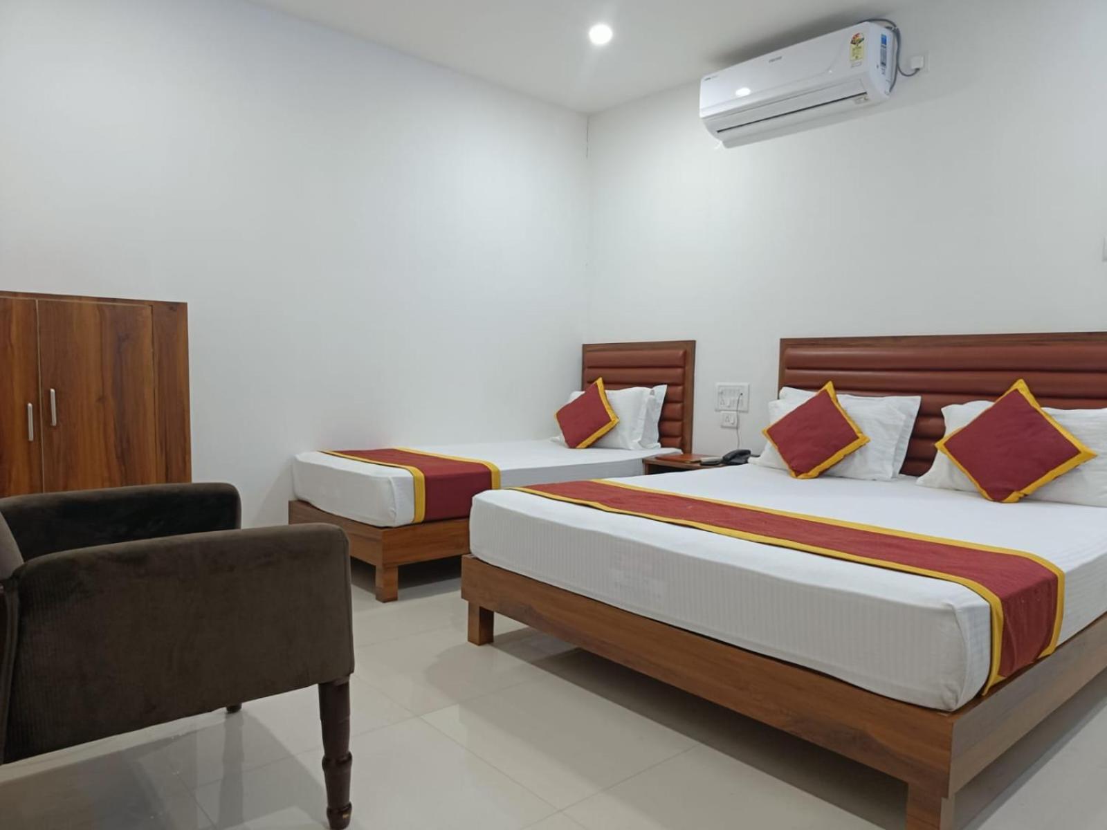 Hotel Executive Inn Hailakandi Bagian luar foto