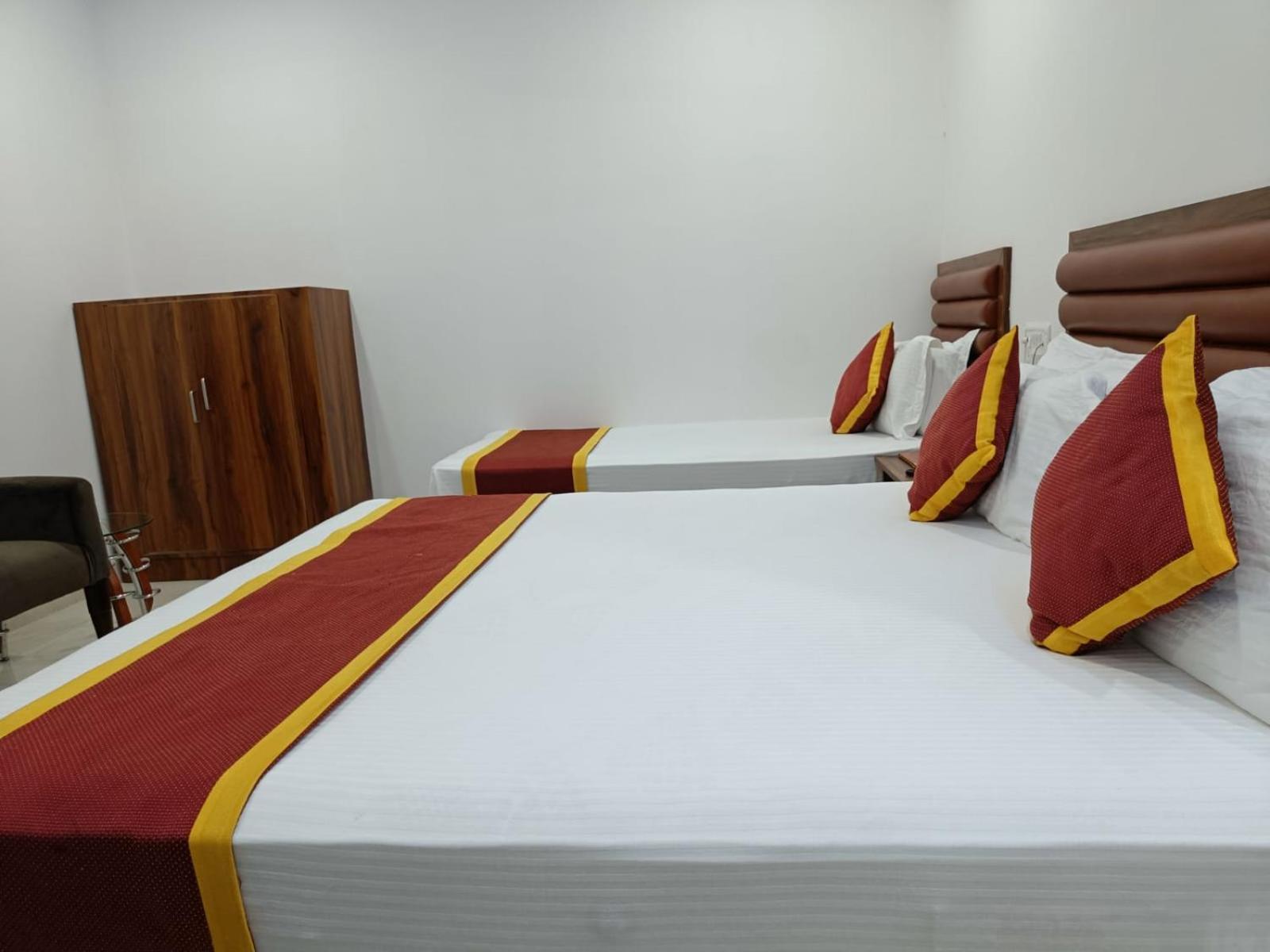 Hotel Executive Inn Hailakandi Bagian luar foto