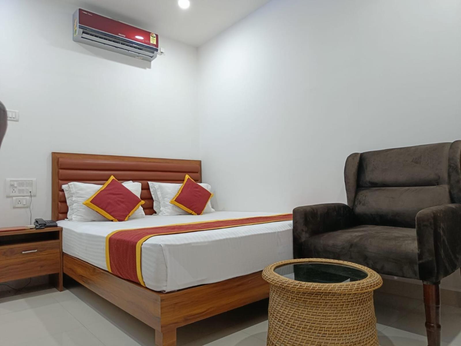 Hotel Executive Inn Hailakandi Bagian luar foto