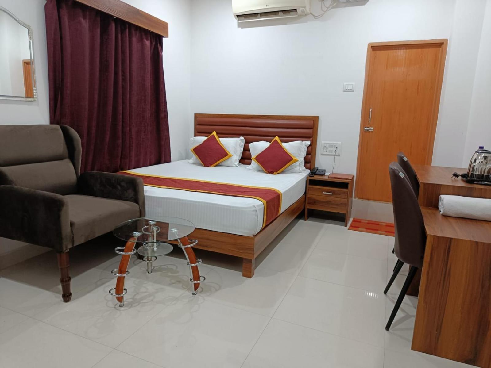 Hotel Executive Inn Hailakandi Bagian luar foto