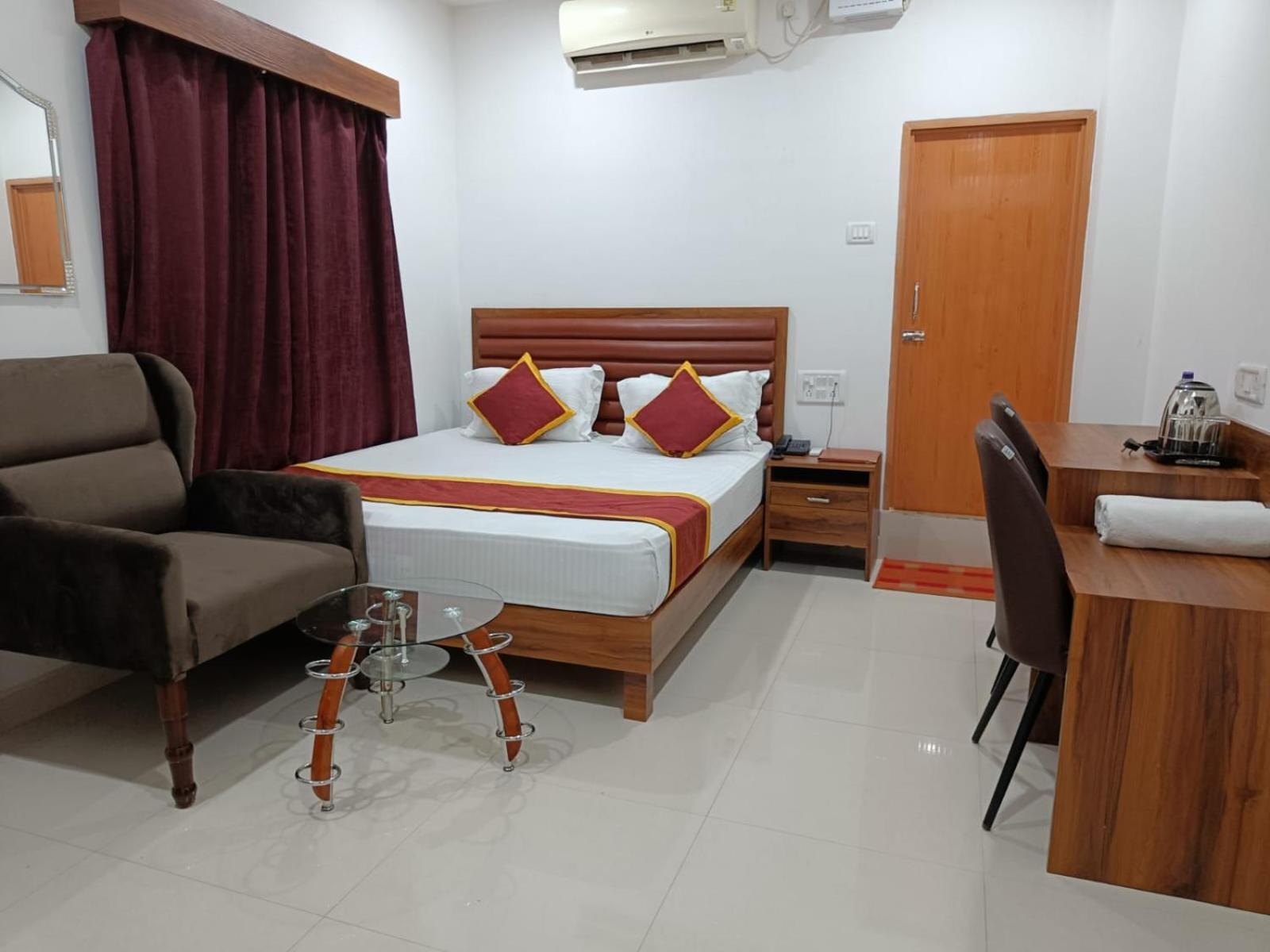 Hotel Executive Inn Hailakandi Bagian luar foto
