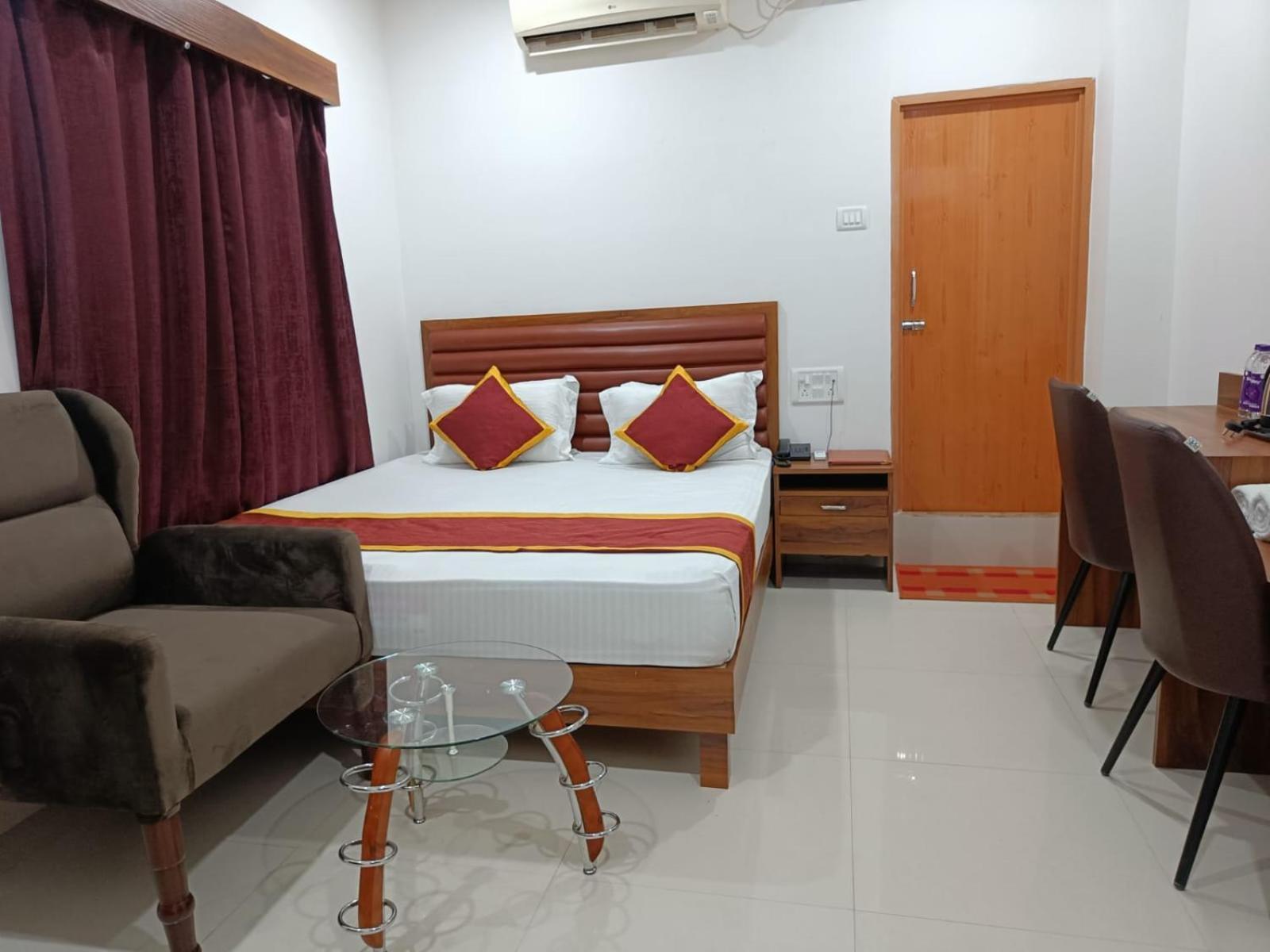 Hotel Executive Inn Hailakandi Bagian luar foto