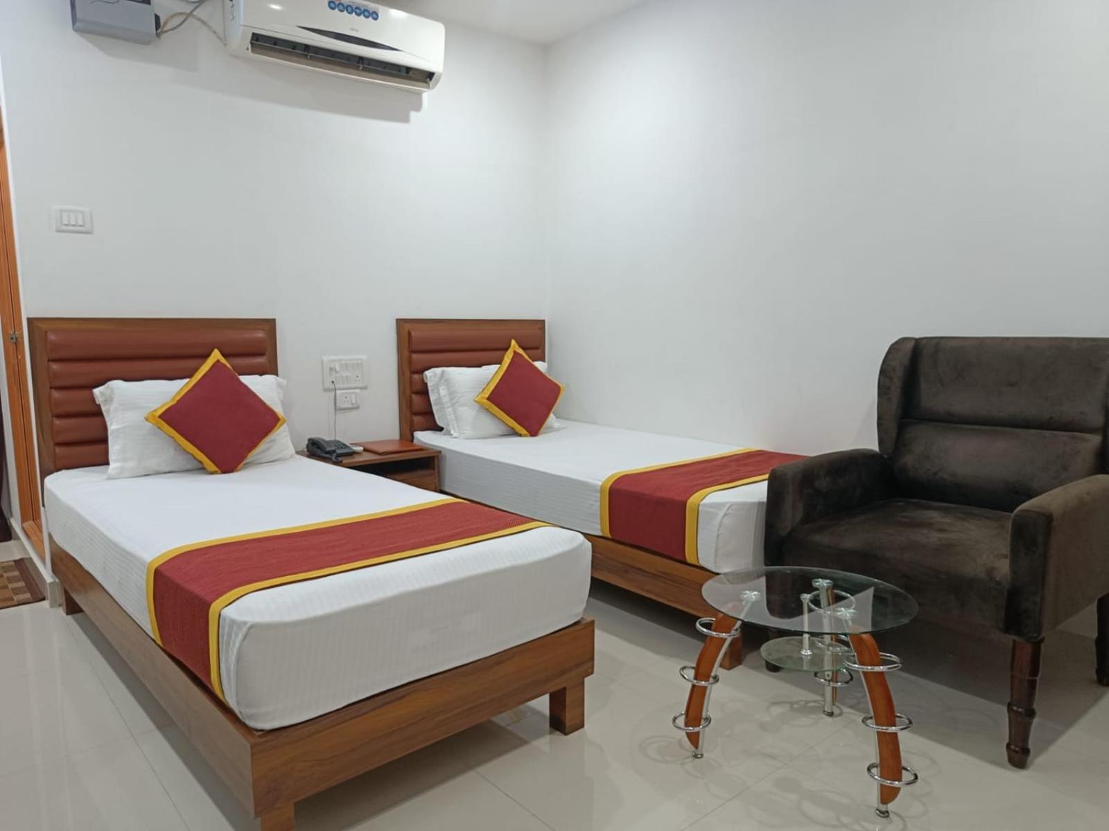 Hotel Executive Inn Hailakandi Bagian luar foto