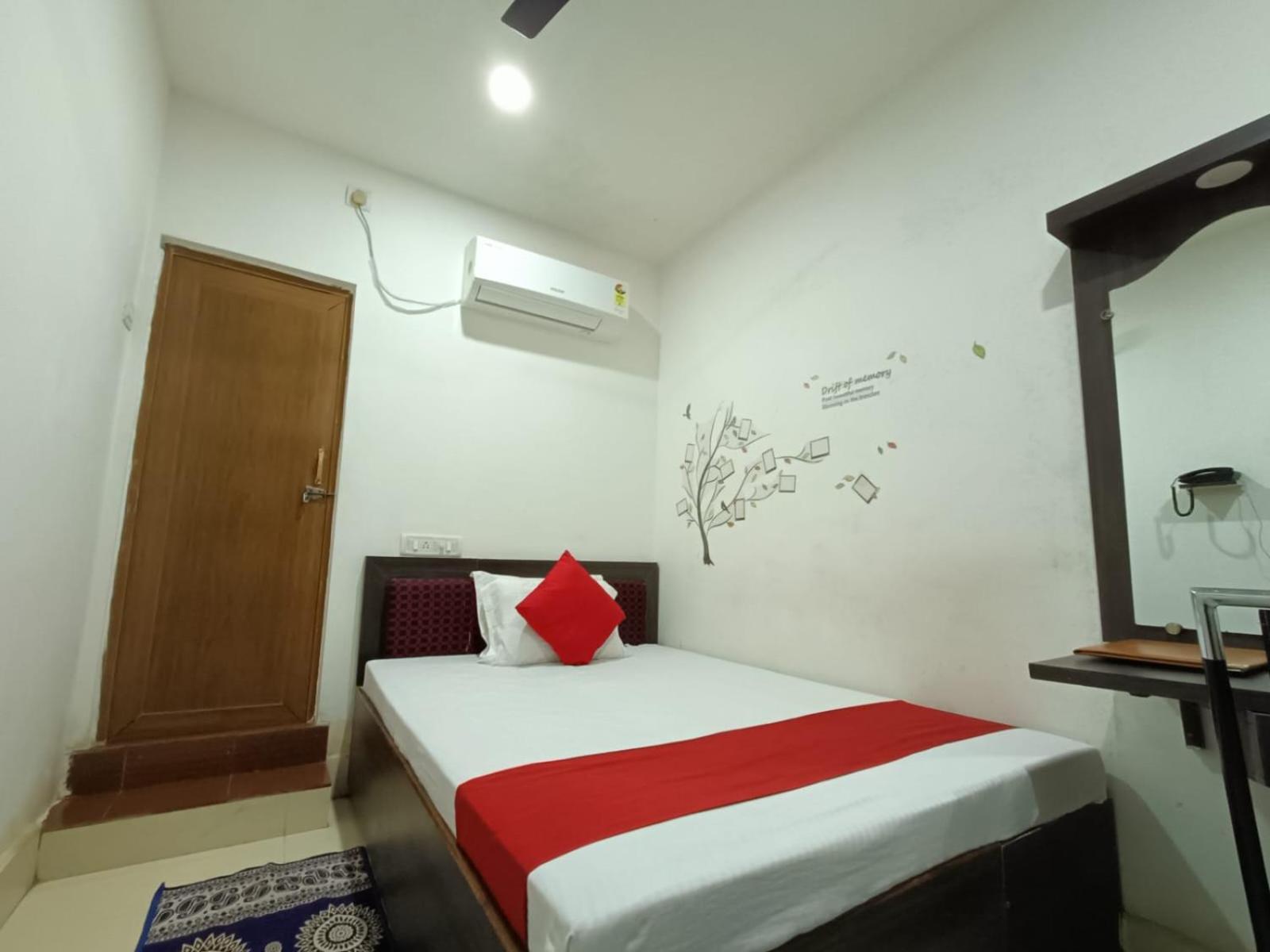 Hotel Executive Inn Hailakandi Bagian luar foto