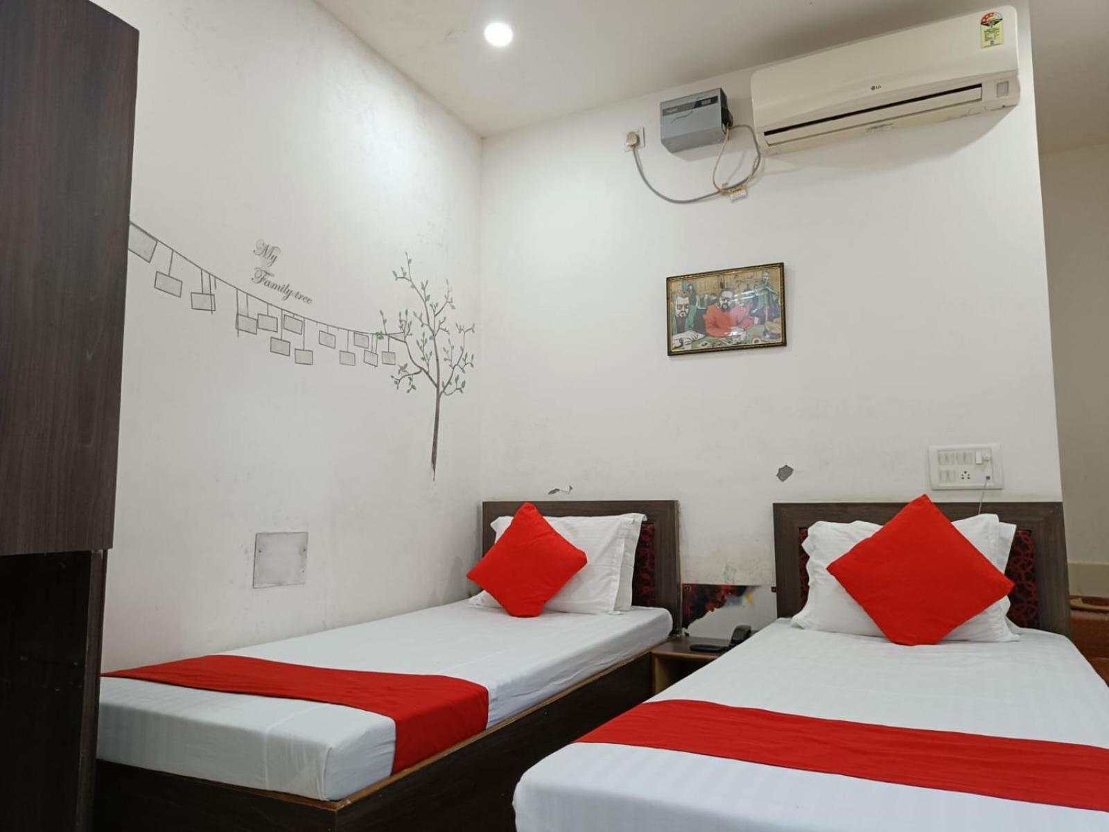 Hotel Executive Inn Hailakandi Bagian luar foto